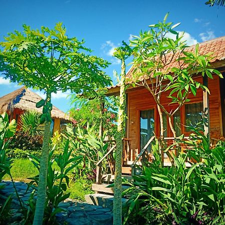 Umah Kayu 2-Menjangan Homestay Banyuwedang Exteriér fotografie