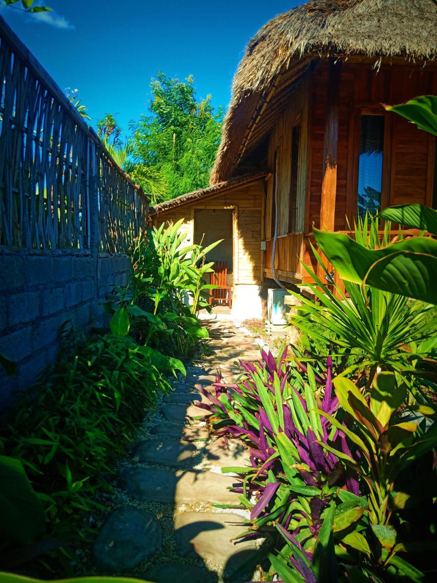 Umah Kayu 2-Menjangan Homestay Banyuwedang Exteriér fotografie